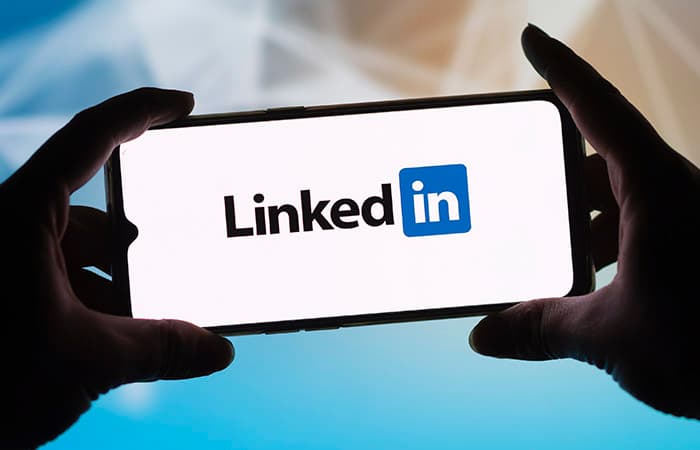 LinkedIn and Resumes: A Dynamic Duo for Professional Success